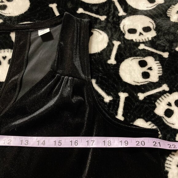 OLD NAVY Black velvet sleeveless v-neck stretchy top ~ Goth LARGE XL 1X shirt - Picture 7 of 12